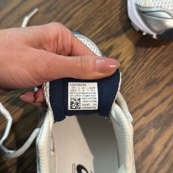 ASICS GEL-KAYANO 14 in silver - Picture 5 of 5